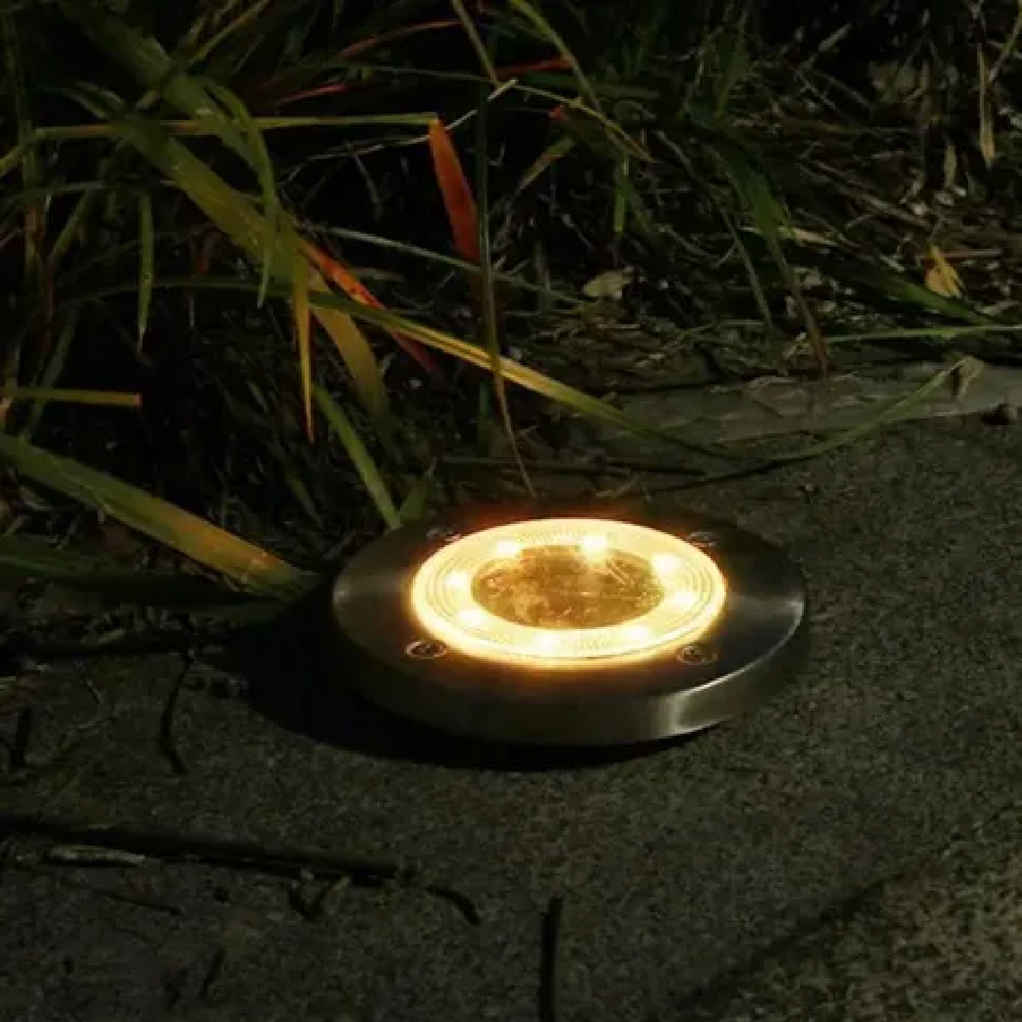 LUCES LED SOLAR PARA JARDINES Y EXTERIORES