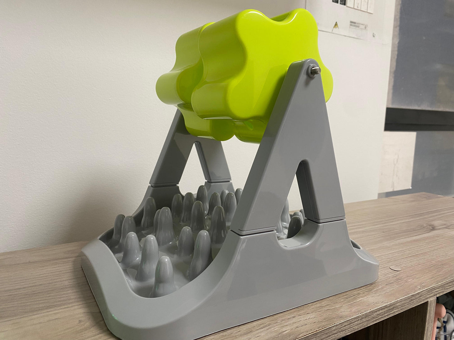 COMEDOR PARA MASCOTAS DE RODILLO