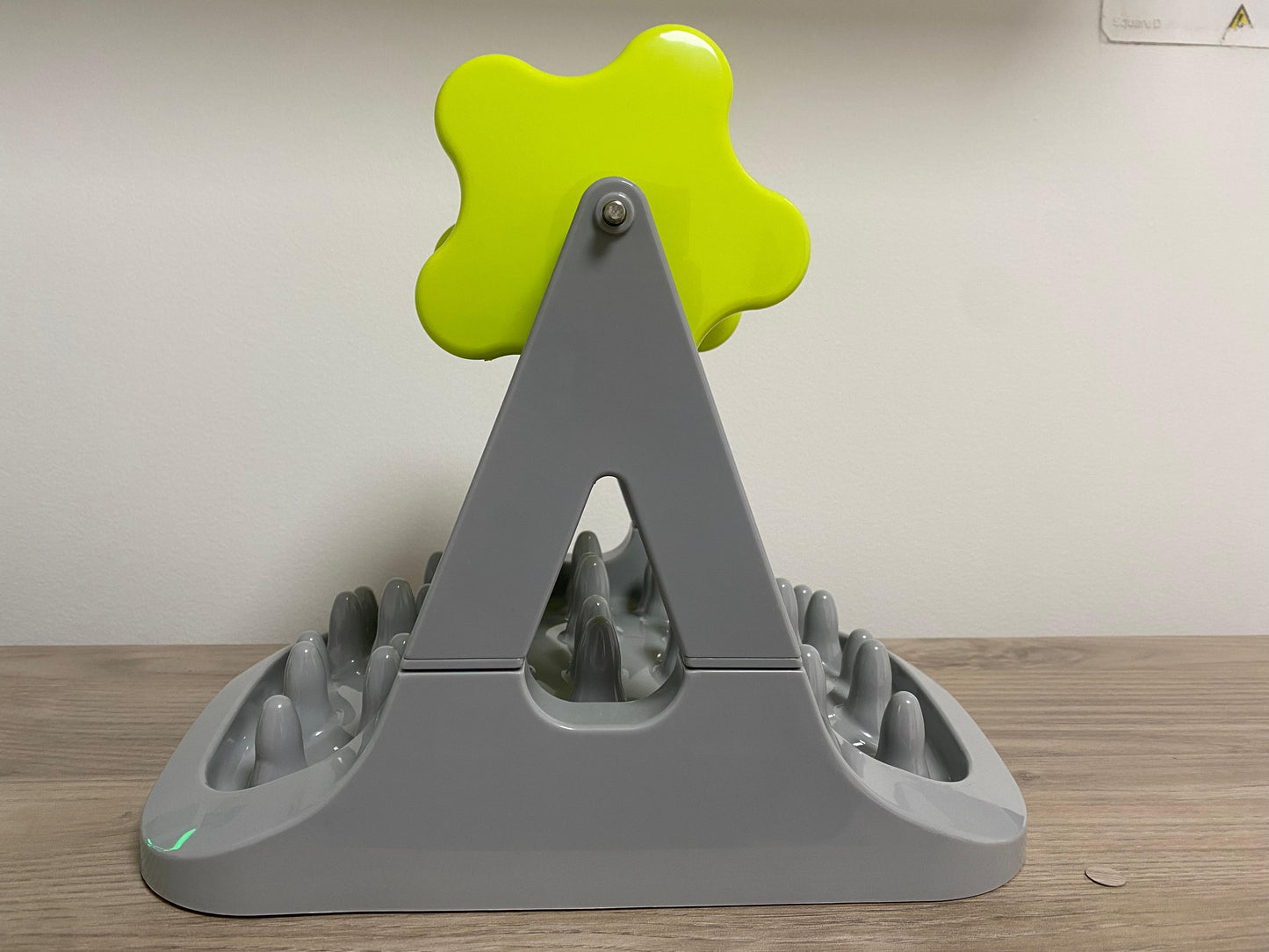COMEDOR PARA MASCOTAS DE RODILLO